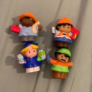Little People Lot, 4 figures construction, shop, car wash